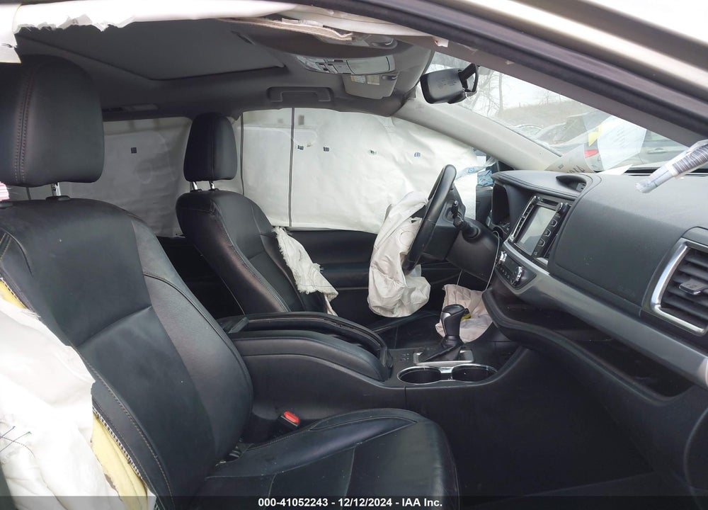 2014 TOYOTA HIGHLANDER XLE V6 VIN: 5TDJKRFH0ES008104