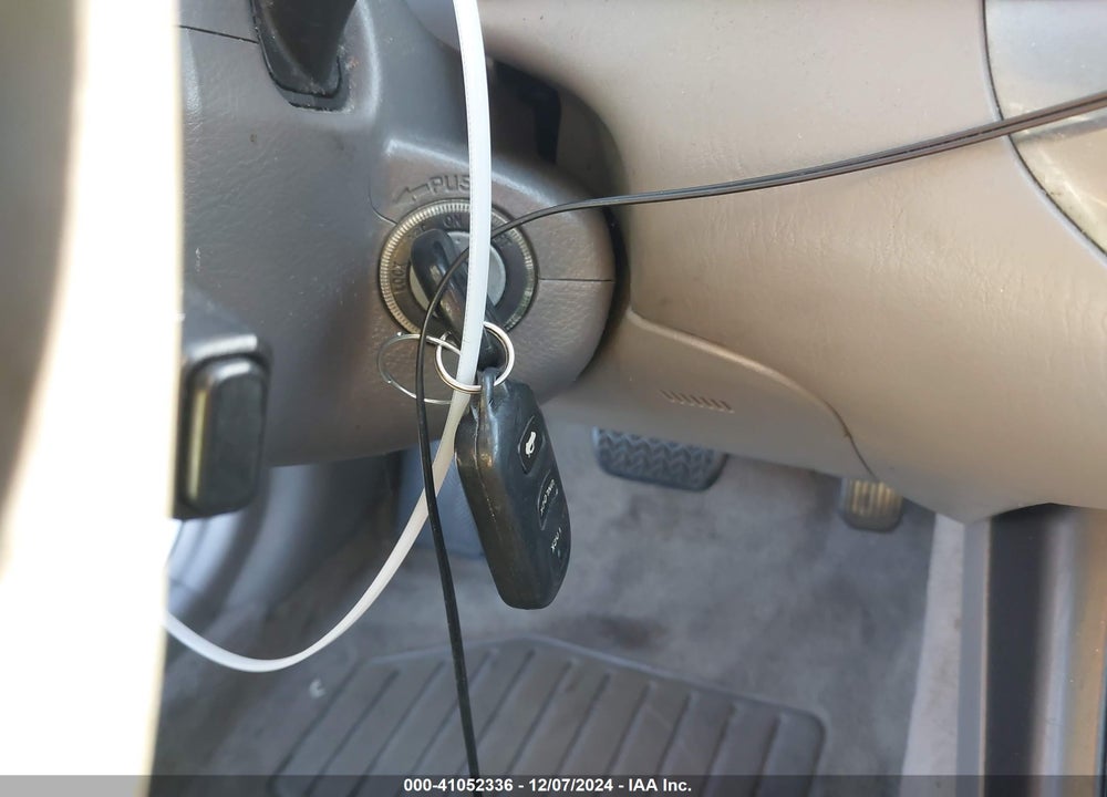 2002 TOYOTA CAMRY LE V6 VIN: 4T1BF30K82U003780