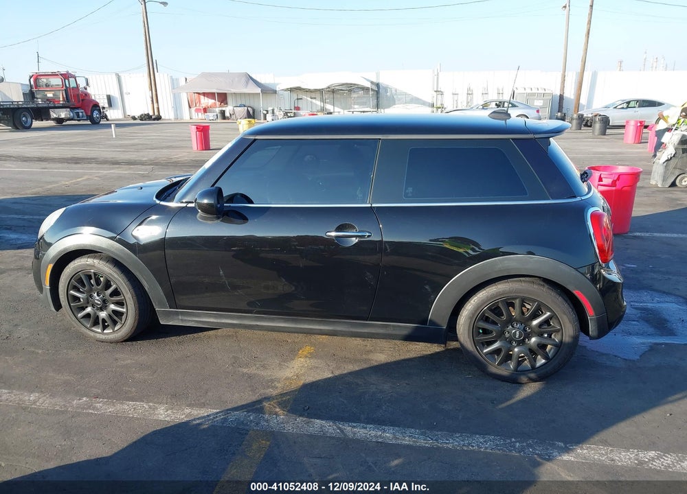 2015 MINI HARDTOP COOPER S VIN: WMWXP7C56F2A39182