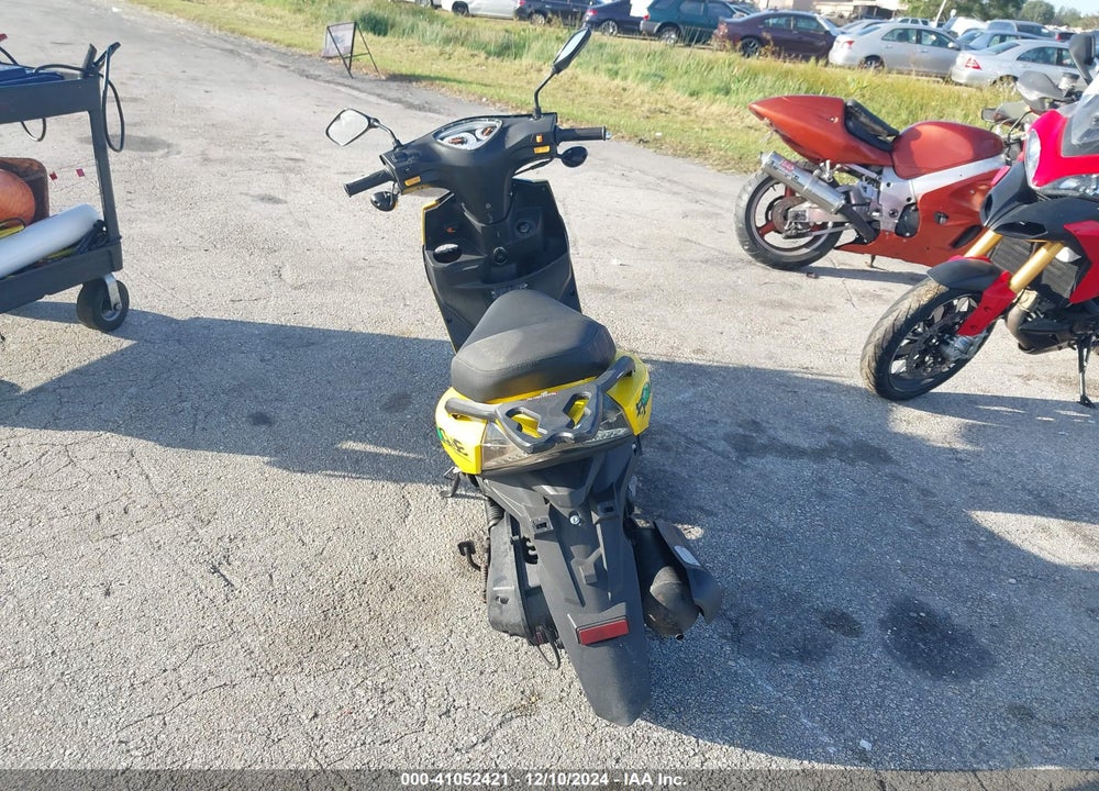 2022 SCOOTER 50CC VIN: H0DTABF17NX010544
