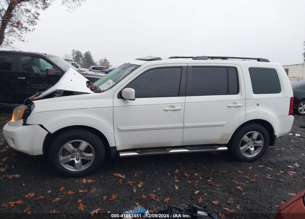 2011 HONDA PILOT EX-L VIN: 5FNYF3H58BB033609