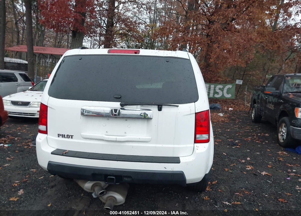 2011 HONDA PILOT EX-L VIN: 5FNYF3H58BB033609