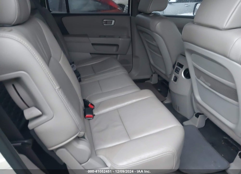 2011 HONDA PILOT EX-L VIN: 5FNYF3H58BB033609