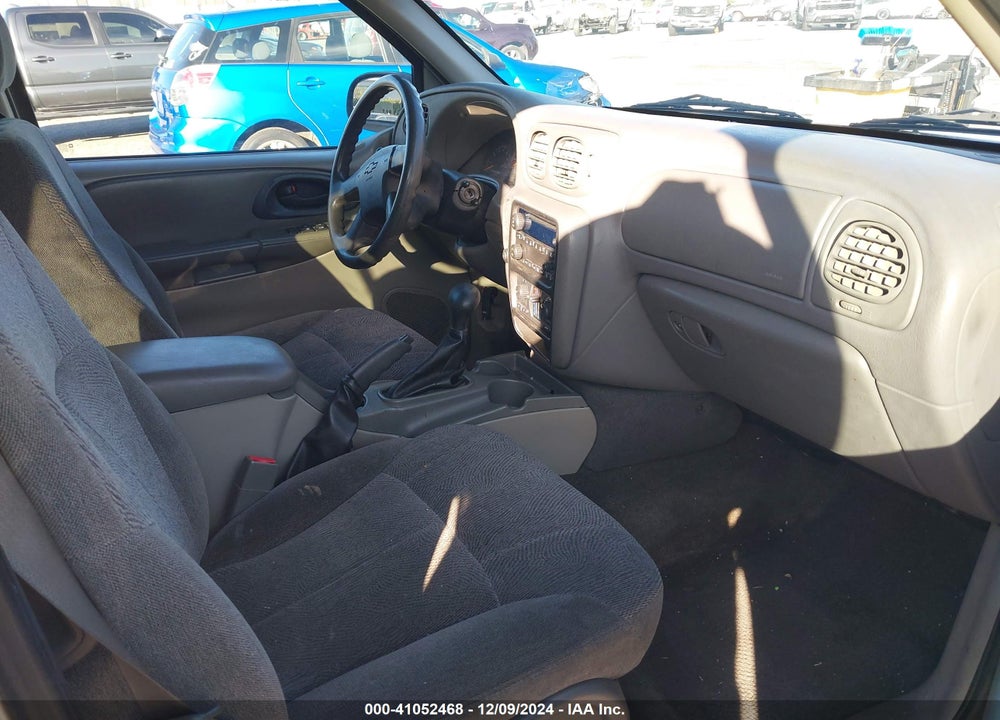 2004 CHEVROLET TRAILBLAZER LT VIN: 1GNDS13S242190660