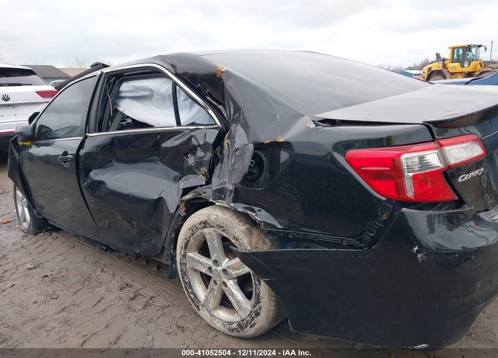 2014 TOYOTA CAMRY SE VIN: 4T1BF1FK2EU780696