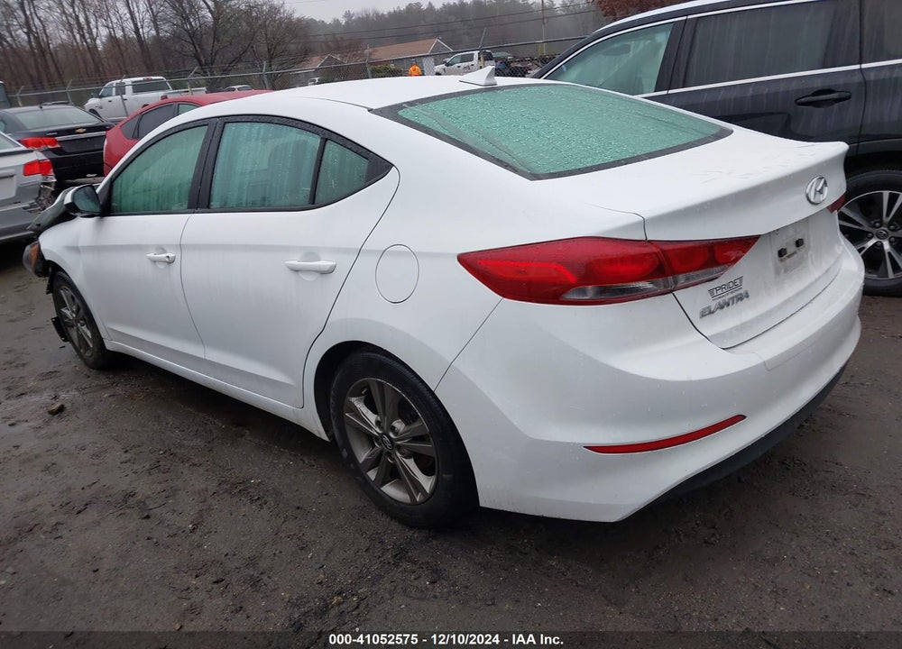 2018 HYUNDAI ELANTRA VIN: 5NPD84LF9JH255624