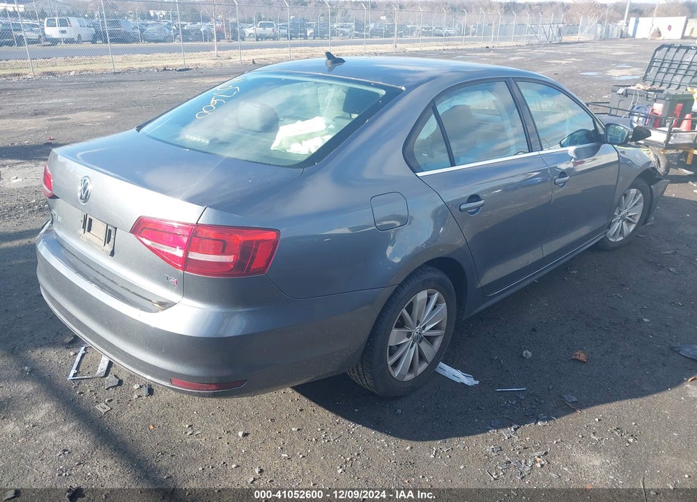 2015 VOLKSWAGEN JETTA 1.8T SE VIN: 3VWD07AJ9FM284040