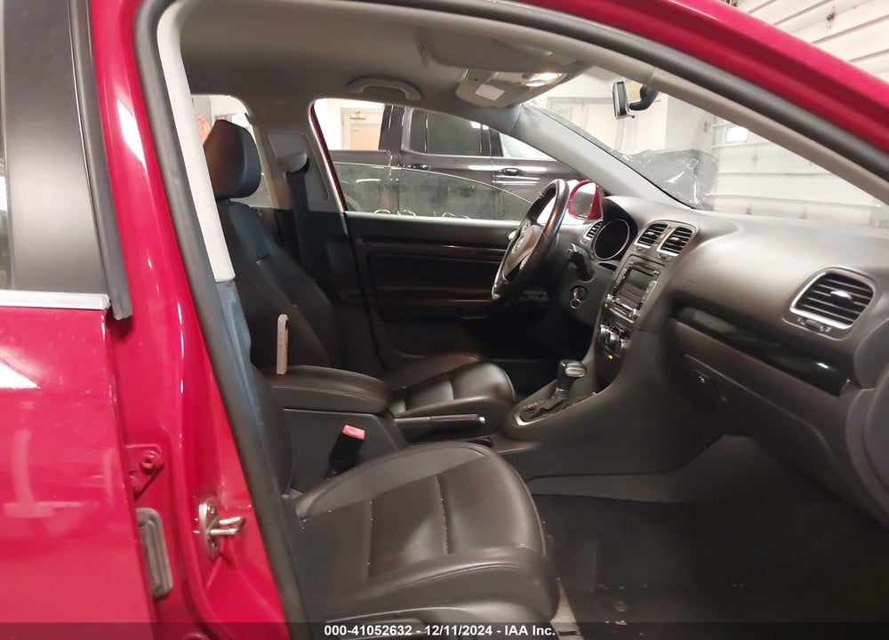 2011 VOLKSWAGEN JETTA SPORTWAGEN 2.0L TDI VIN: 3VWPL7AJ0BM633827