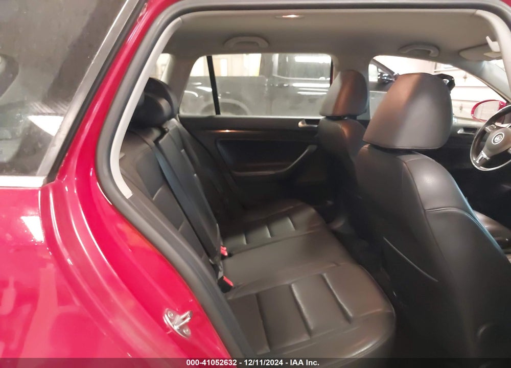 2011 VOLKSWAGEN JETTA SPORTWAGEN 2.0L TDI VIN: 3VWPL7AJ0BM633827