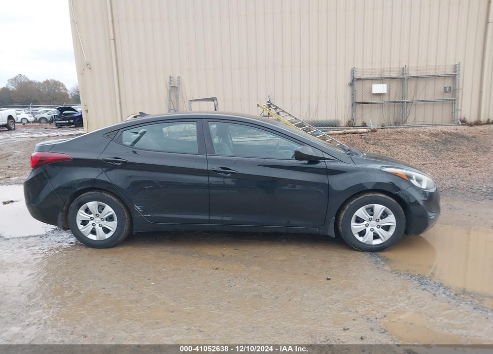 2016 HYUNDAI ELANTRA VIN: 5NPDH4AE9GH669053