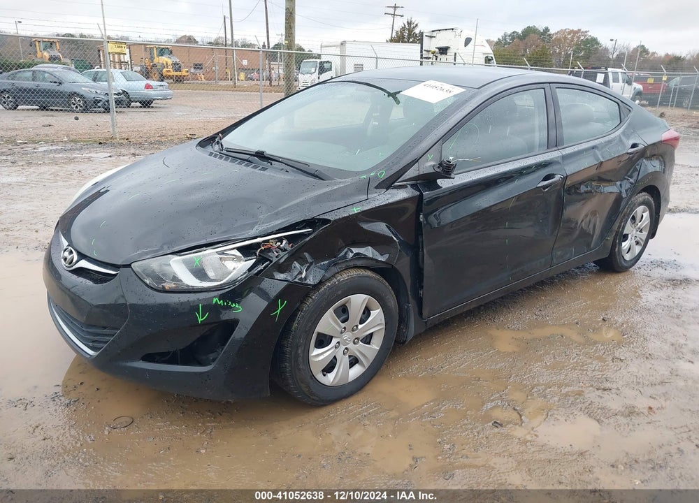 2016 HYUNDAI ELANTRA VIN: 5NPDH4AE9GH669053