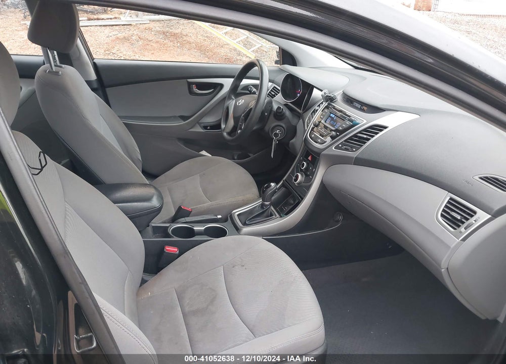 2016 HYUNDAI ELANTRA VIN: 5NPDH4AE9GH669053