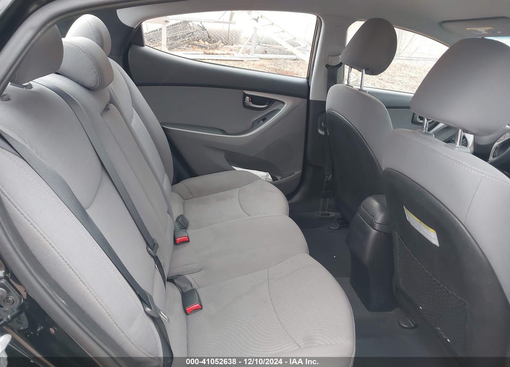 2016 HYUNDAI ELANTRA VIN: 5NPDH4AE9GH669053