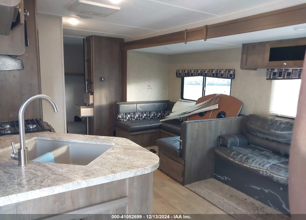2018 COLEMAN OTHER VIN: 4YDT29529JH937502