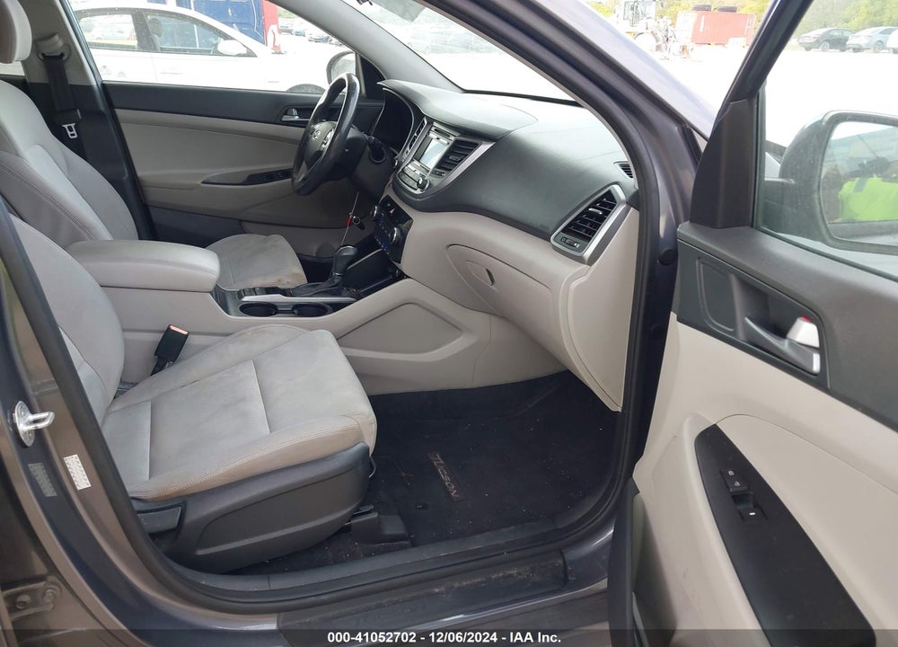 2016 HYUNDAI TUCSON SPORT VIN: KM8J33A28GU208977