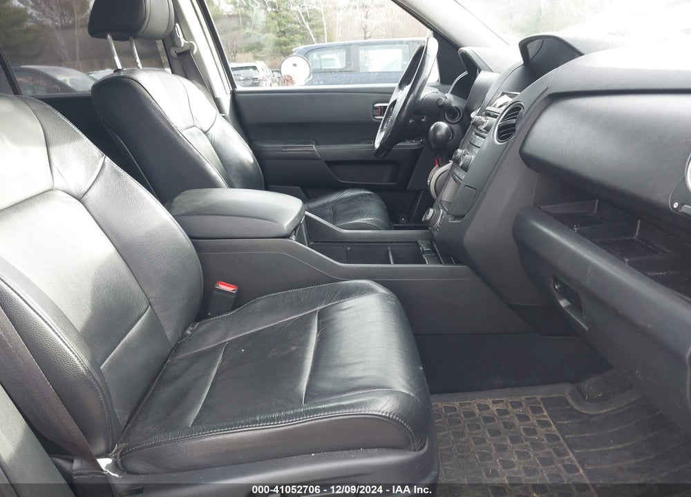 2013 HONDA PILOT VIN: 5FNYF4H93DB008032