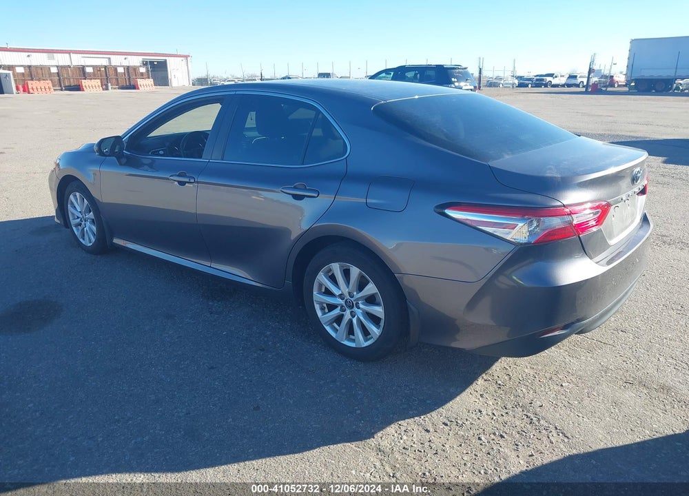2018 TOYOTA CAMRY LE VIN: 4T1B11HK2JU153146