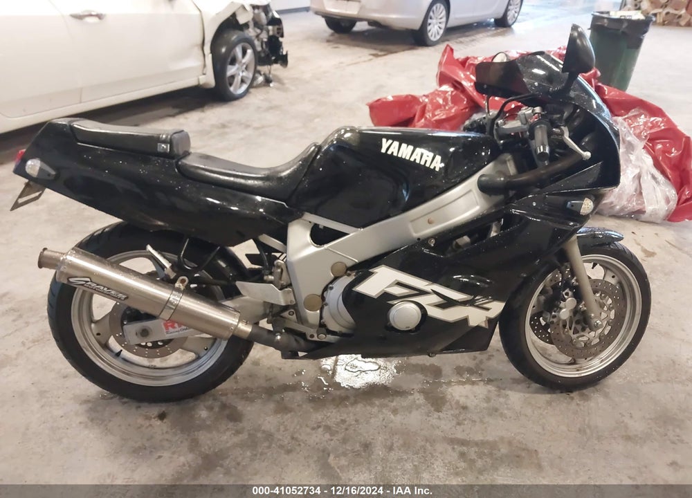 1998 YAMAHA FZR600 R VIN: JYA3HHE00WA105794