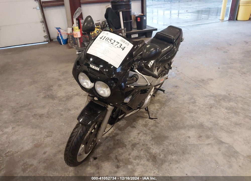 1998 YAMAHA FZR600 R VIN: JYA3HHE00WA105794