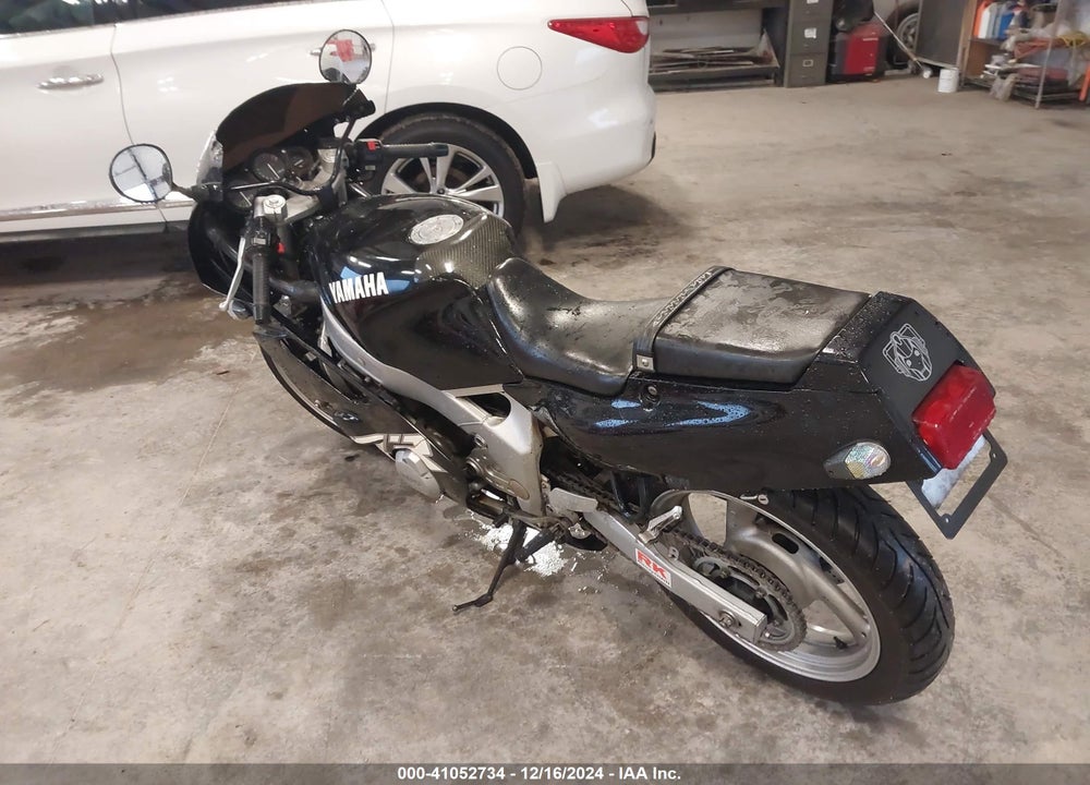 1998 YAMAHA FZR600 R VIN: JYA3HHE00WA105794
