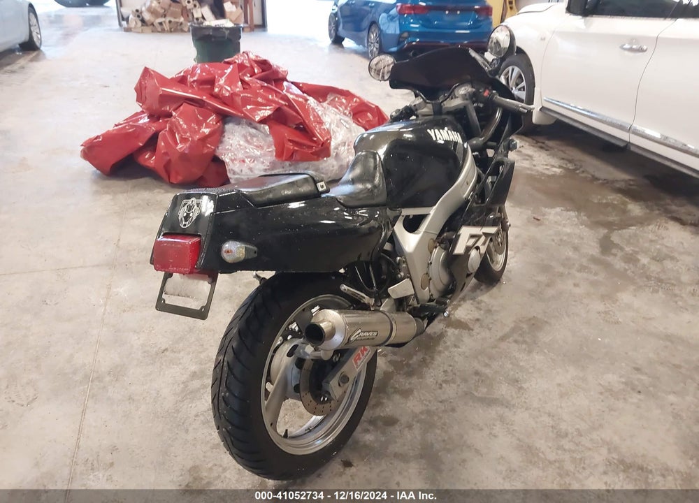 1998 YAMAHA FZR600 R VIN: JYA3HHE00WA105794