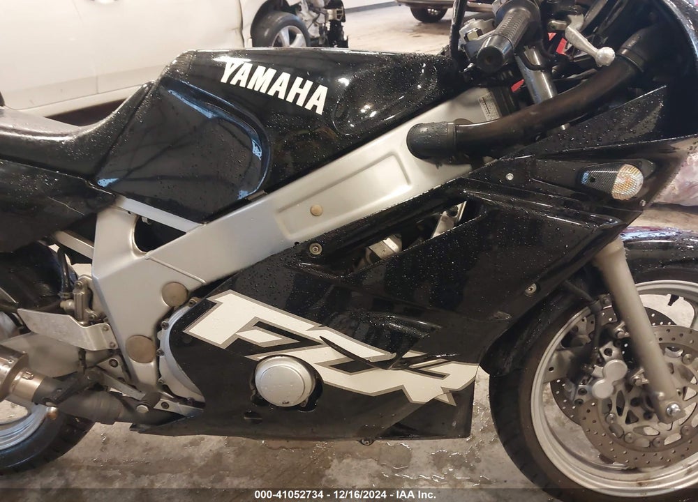 1998 YAMAHA FZR600 R VIN: JYA3HHE00WA105794