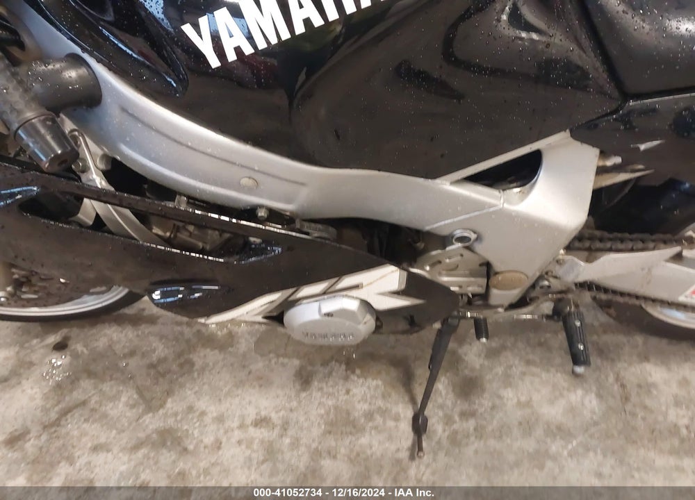 1998 YAMAHA FZR600 R VIN: JYA3HHE00WA105794