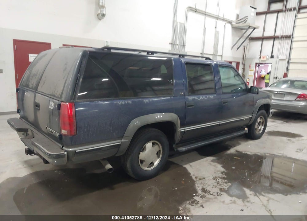 1999 CHEVROLET SUBURBAN 1500 LT VIN: 1GNFK16R3XJ439317