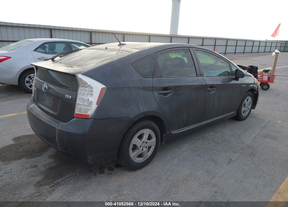 2011 TOYOTA PRIUS TWO VIN: JTDKN3DU8B0305550