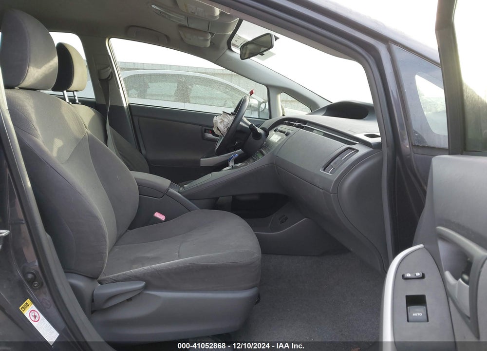 2011 TOYOTA PRIUS TWO VIN: JTDKN3DU8B0305550