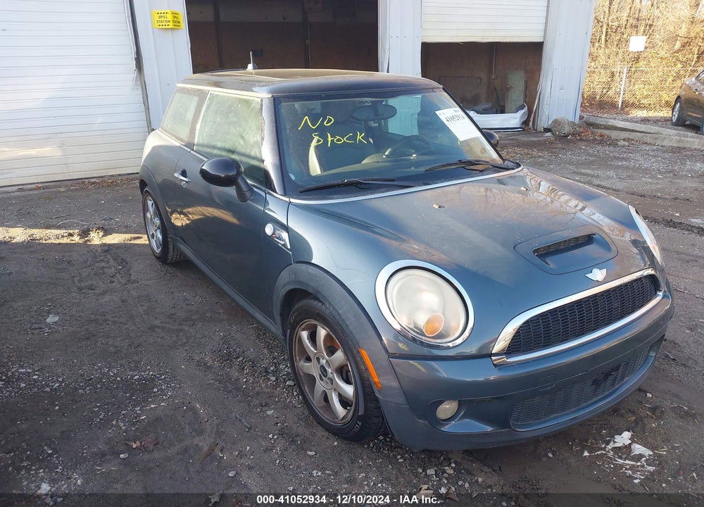 2008 MINI COOPER S VIN: WMWMF73528TT91921