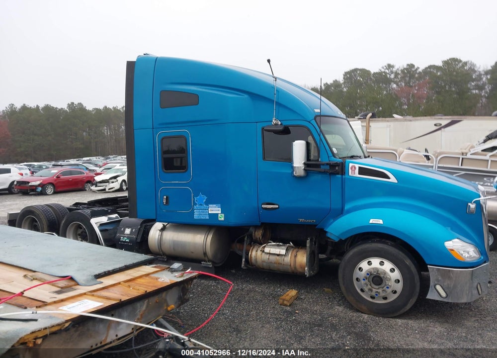 2015 KENWORTH T680 T680 VIN: 1XKYA48X8FJ420380