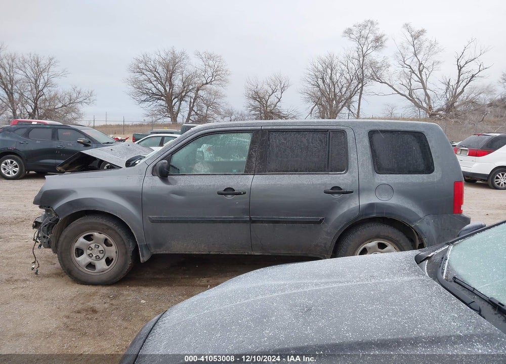2011 HONDA PILOT LX VIN: 5FNYF4H29BB085780