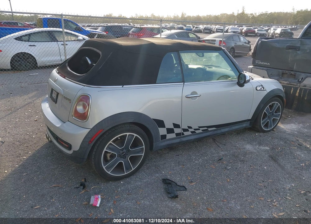 2011 MINI COOPER S VIN: WMWZP3C59BTX82647