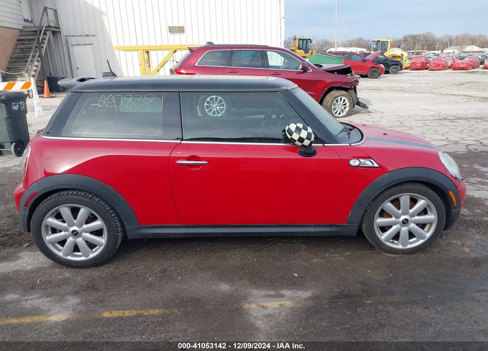 2008 MINI COOPER S VIN: WMWMF73568TT91419