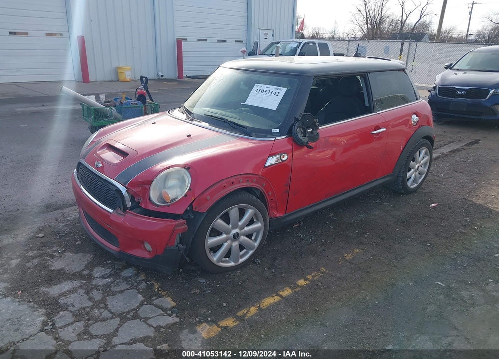 2008 MINI COOPER S VIN: WMWMF73568TT91419