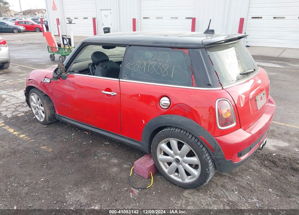 2008 MINI COOPER S VIN: WMWMF73568TT91419