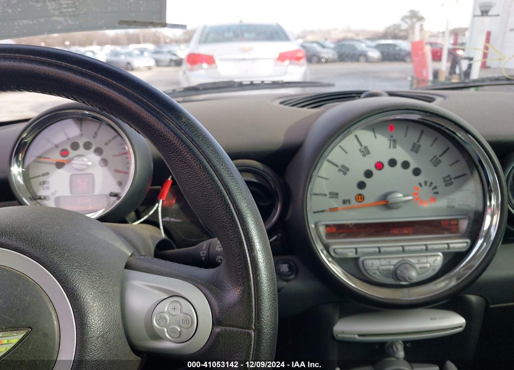 2008 MINI COOPER S VIN: WMWMF73568TT91419