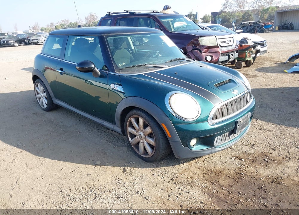 2009 MINI COOPER S VIN: WMWMF73519TW84341