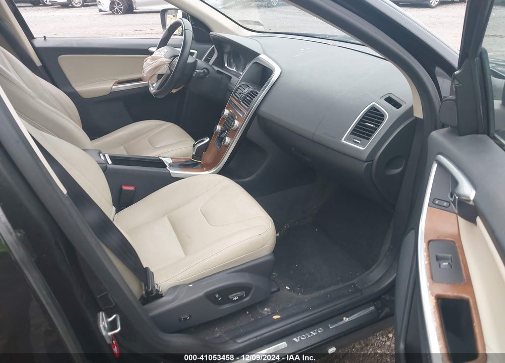 2017 VOLVO XC60 T5 INSCRIPTION VIN: YV440MRU9H2017200