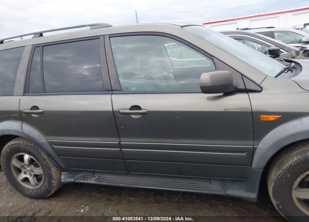 2006 HONDA PILOT EX-L VIN: 5FNYF185X6B024033