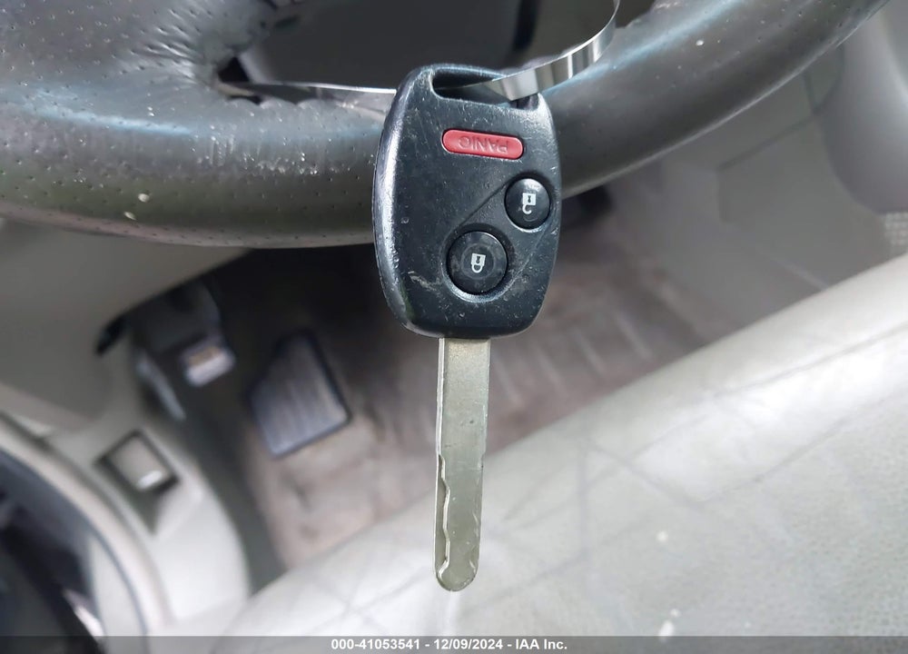 2006 HONDA PILOT EX-L VIN: 5FNYF185X6B024033