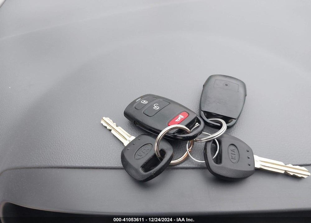 2014 KIA SEDONA LX VIN: KNDMG4C75E6544267