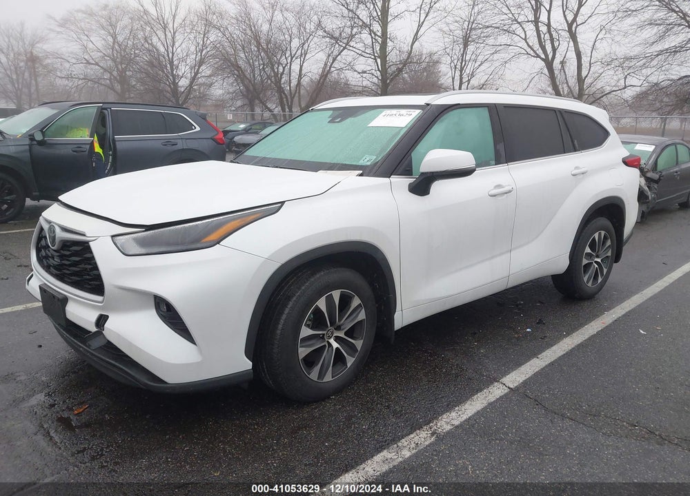 2022 TOYOTA HIGHLANDER XLE VIN: 5TDGZRBHXNS568949