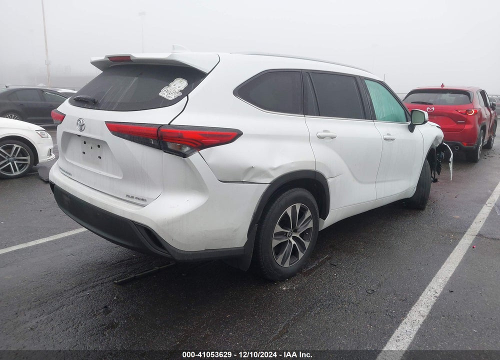 2022 TOYOTA HIGHLANDER XLE VIN: 5TDGZRBHXNS568949