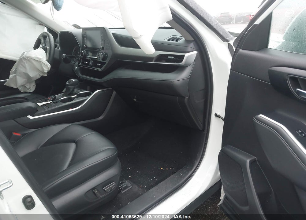 2022 TOYOTA HIGHLANDER XLE VIN: 5TDGZRBHXNS568949