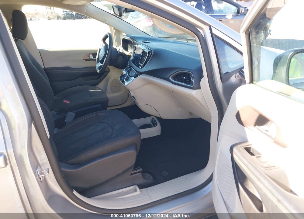 2017 CHRYSLER PACIFICA TOURING VIN: 2C4RC1DG1HR519085