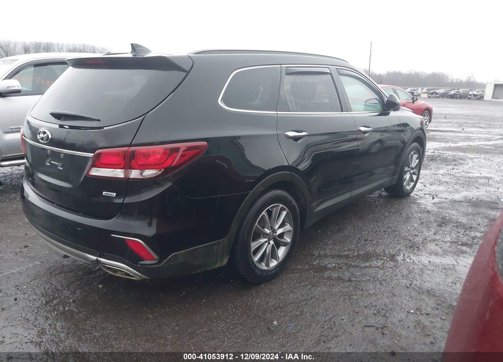 2017 HYUNDAI SANTA FE SE VIN: KM8SMDHF7HU225481