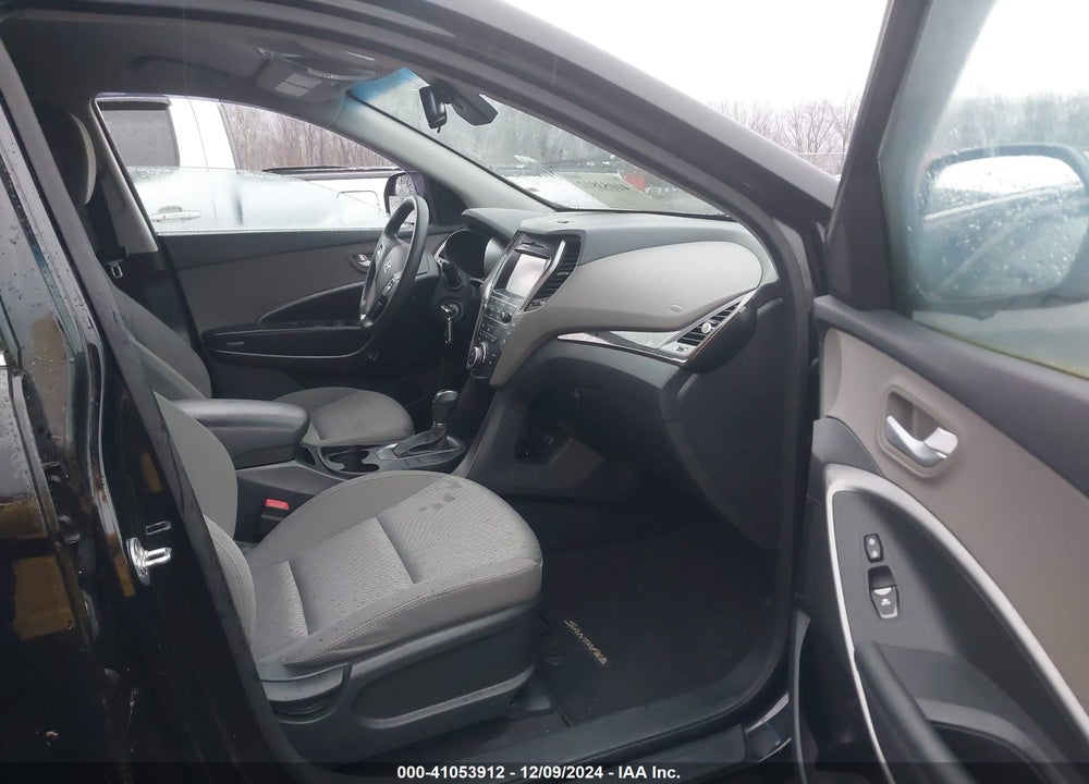 2017 HYUNDAI SANTA FE SE VIN: KM8SMDHF7HU225481
