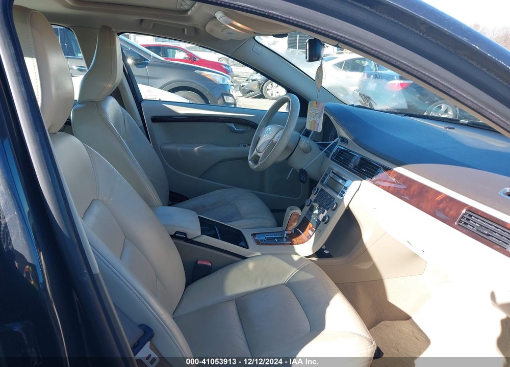2010 VOLVO V70 3.2/3.2 R-DESIGN VIN: YV1982BW9A1125887